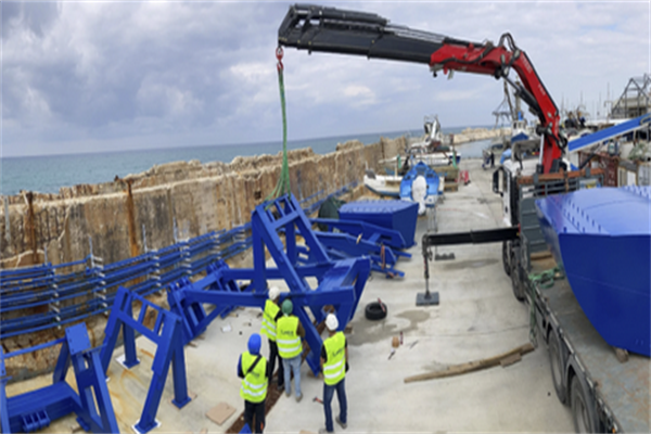 首个波浪能并网发电系统安装在以色列海法港